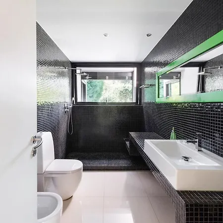 Oak House Villa *
