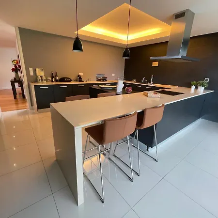 Oak House Villa *